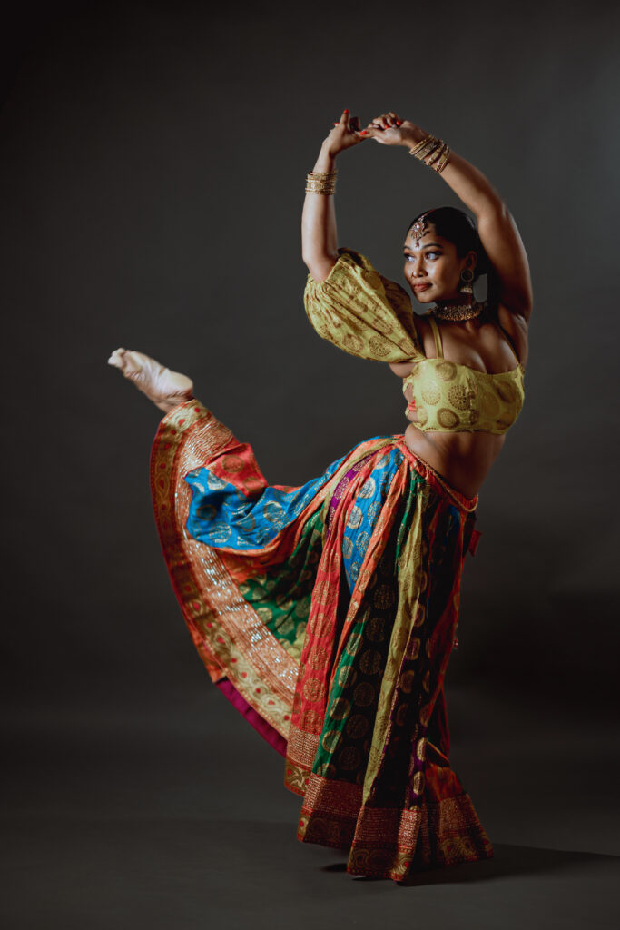 Eshani Dilhara performing