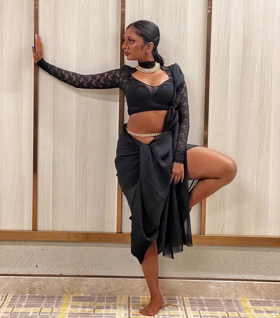 Sajani Sooriyadeniya performing