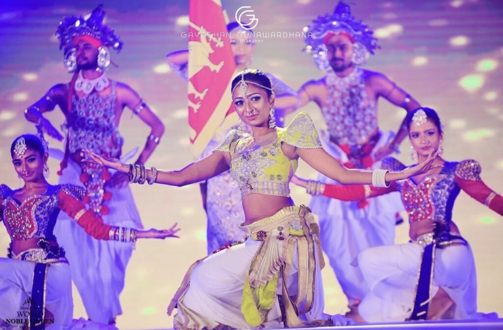 Sajani Sooriyadeniya performing
