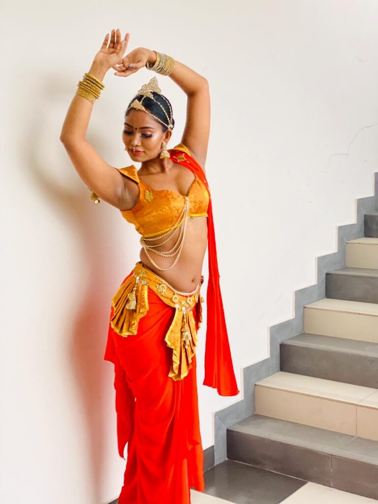 Eshani Dilhara performing